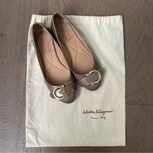 Ferragamo Beige Flats